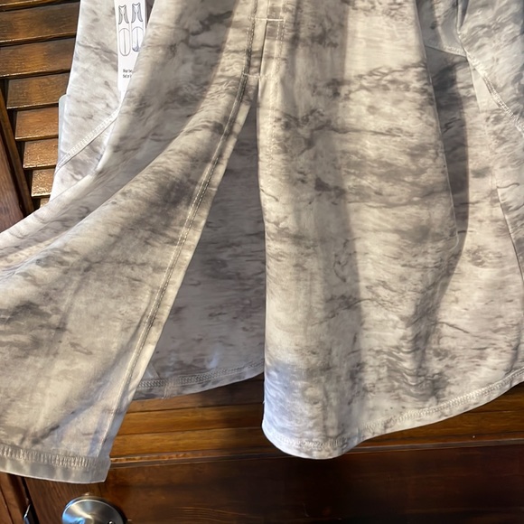 NWT Xersion White & Grey Workout Tank - Picture 8 of 8